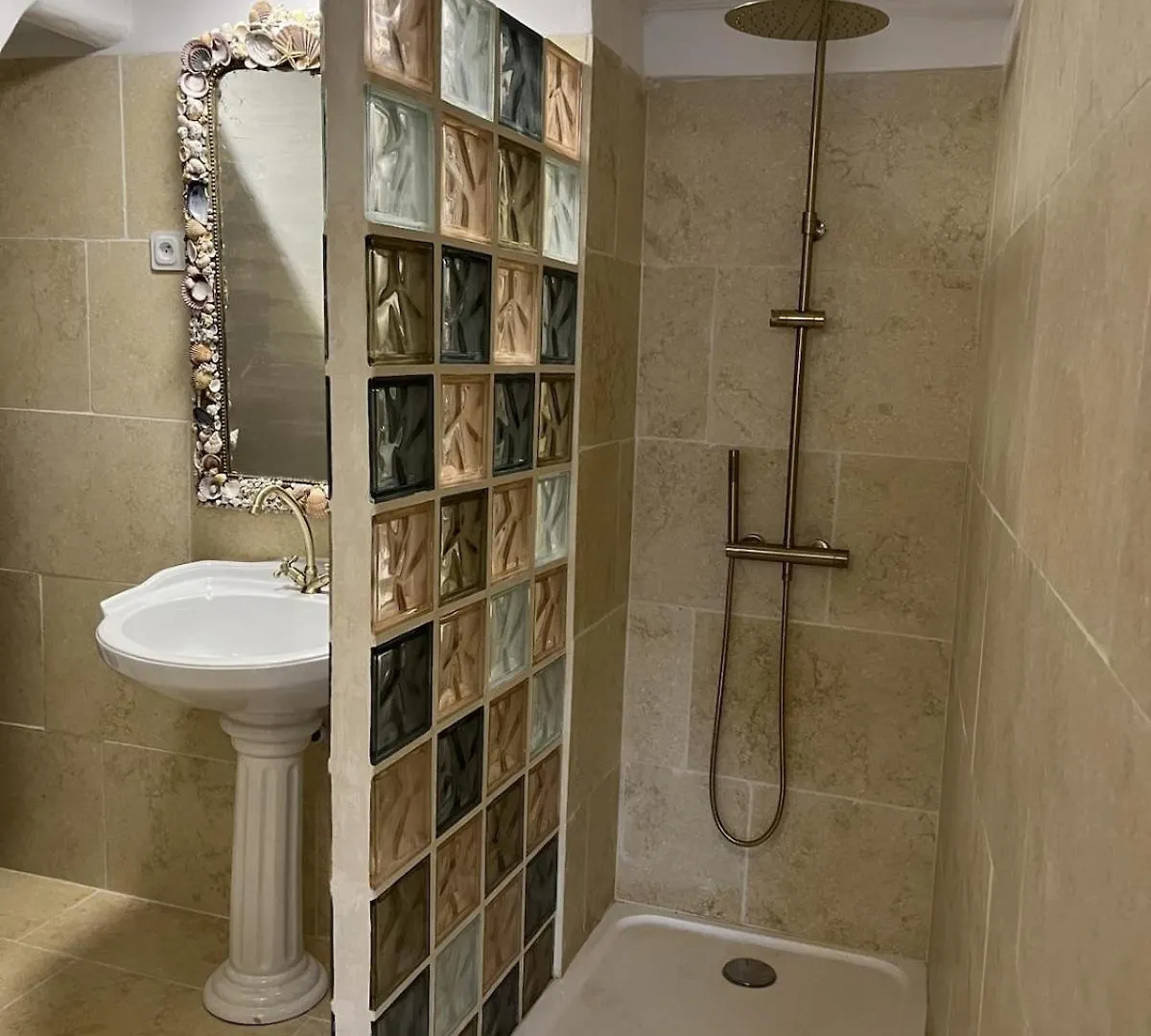 Charmant Studio En Centre-Ville De LʼIsle-sur-la-Sorgue Apartamento